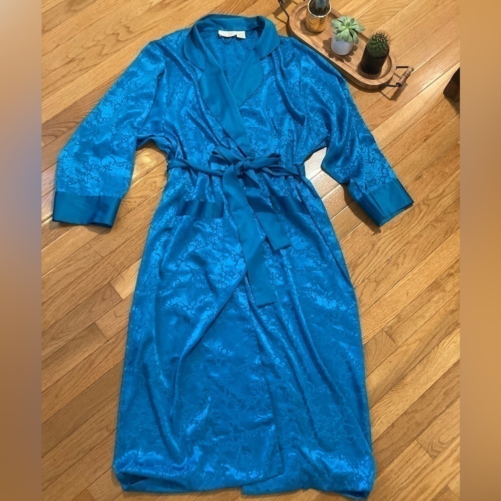Vintage Victoria’s Secret bathrobe